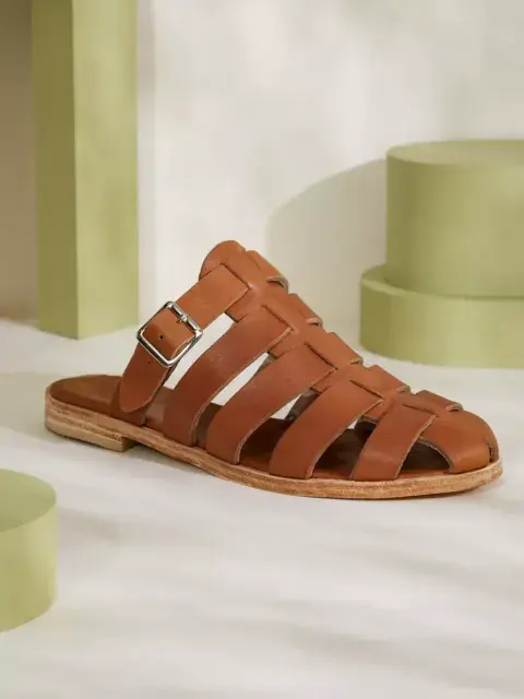 Foto de unas sandalias cangrejeras. Foto de unas sandalias cangrejeras.