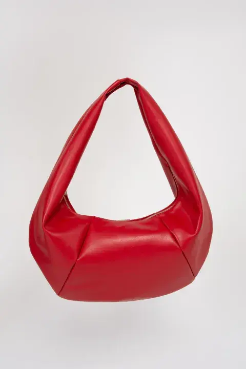 Foto de un bolso banana. Foto de un bolso banana.