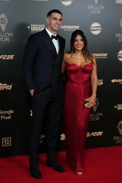 Dibu Martínez y Mandinha Martínez Dibu Martínez y Mandinha Martínez