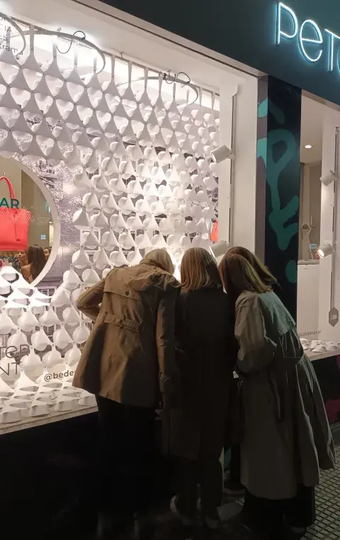 Múltiples cuencos para una vidriera Múltiples cuencos para una vidriera