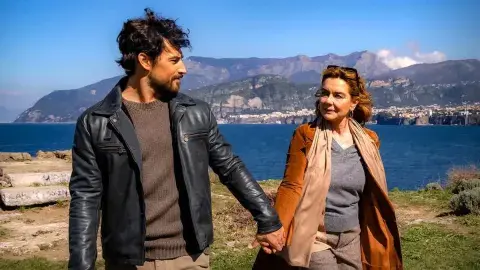 Gabriella y Elia, los protagonistas de Engaño. Gabriella y Elia, los protagonistas de Engaño.