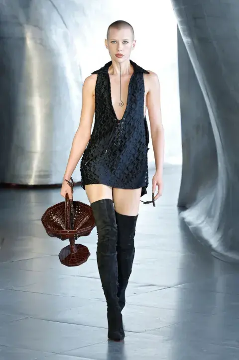 Foto de la pasarela de Weinsanto en Paris Fashion Week. Foto de la pasarela de Weinsanto en Paris Fashion Week.