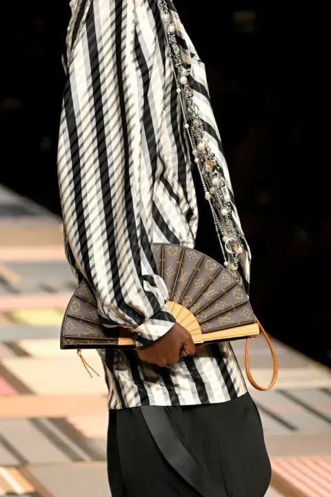 Foto de la pasarela de Louis Vuitton en Paris Fashion Week. Foto de la pasarela de Louis Vuitton en Paris Fashion Week.