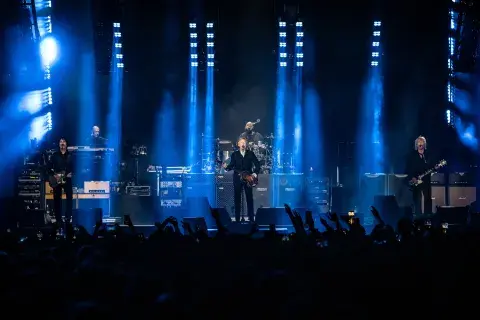 Paul McCartney en el escenario de River. Paul McCartney en el escenario de River.