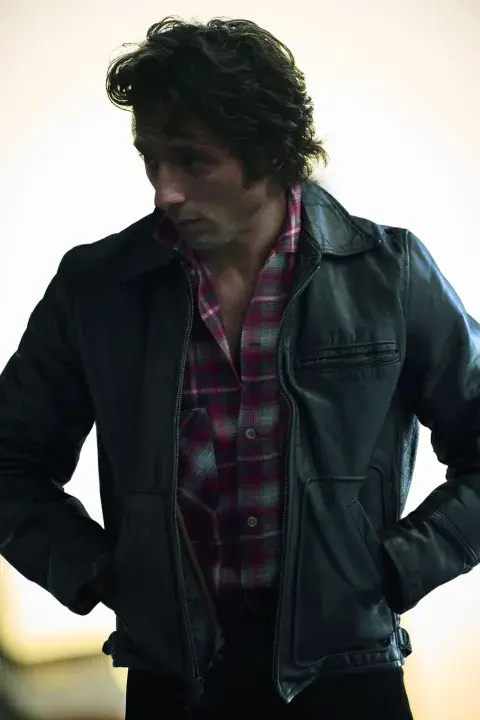 Foto de Jeremy Allen White como Bruce Springsteen en Deliver Me From Nowhere. Foto de Jeremy Allen White como Bruce Springsteen en Deliver Me From Nowhere.