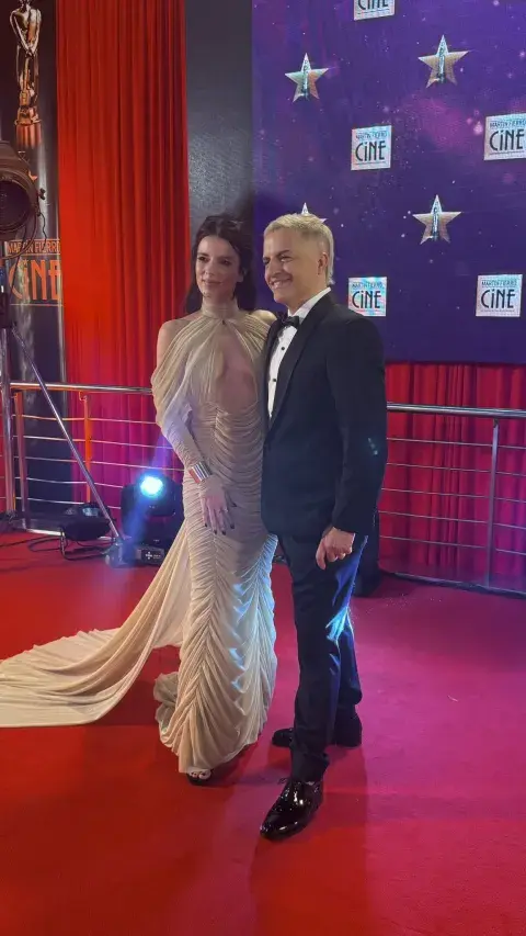 Foto de Gimena Accardi y Ángel de Brito en la alfombra roja del Martín Fierro de Cine. Foto de Gimena Accardi y Ángel de Brito en la alfombra roja del Martín Fierro de Cine.