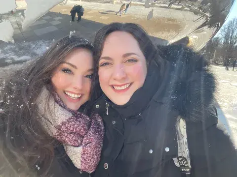 Julieta Sverdick junto a su esposa Anna Robbins en Nueva York, donde viven. Julieta Sverdick junto a su esposa Anna Robbins en Nueva York, donde viven.