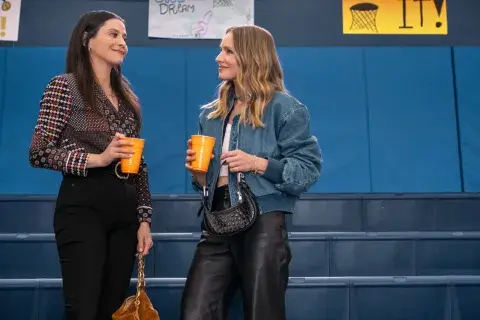 Fotograma de una escena de la serie Nadie quiere esto. Fotograma de una escena de la serie Nadie quiere esto.