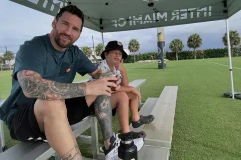 Lionel Messi y sus otros dos hijos, Ciro y Mateo Messi Lionel Messi y sus otros dos hijos, Ciro y Mateo Messi