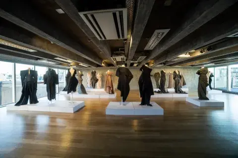 Una exposición de vestidos en Designers Buenos Aires Una exposición de vestidos en Designers Buenos Aires