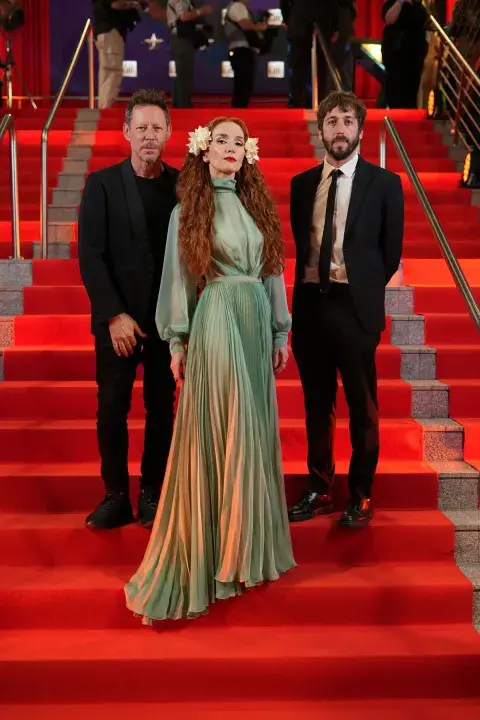 Foto de Natalia Oreiro y Martín Piroyansky en la alfombra roja del Premio Martín Fierro de Cine. Foto de Natalia Oreiro y Martín Piroyansky en la alfombra roja del Premio Martín Fierro de Cine.