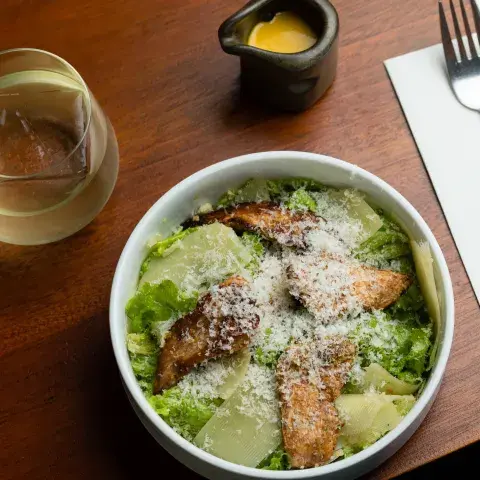 Ensalada César: dónde probar versiones originales en restaurantes de Buenos Aires Ensalada César: dónde probar versiones originales en restaurantes de Buenos Aires