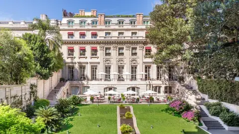 Foto del Palacio Duhau. Foto del Palacio Duhau.