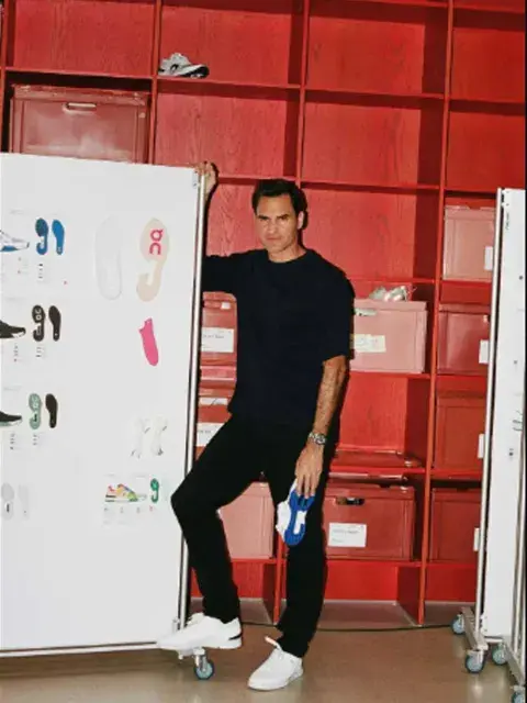 Roger Federer con las zapatillas de la firma On
