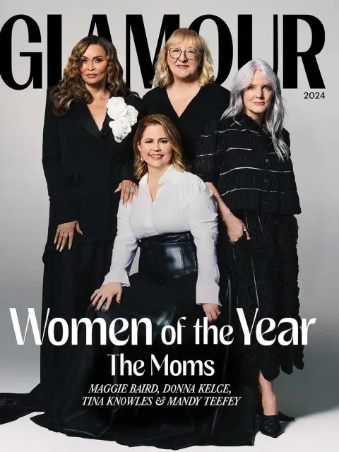 Maggie Baird, Donna Kelce, Tina Knowles, y Mandy Teefey, todas son las estrellas ahora, de esta portada que tiene un único objetivo: resaltar la labor de estas bellas e inmensas mujeres Maggie Baird, Donna Kelce, Tina Knowles, y Mandy Teefey, todas son las estrellas ahora, de esta portada que tiene un único objetivo: resaltar la labor de estas bellas e inmensas mujeres