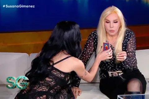 Lali Espósito le tiró las cartas a Susana Lali Espósito le tiró las cartas a Susana