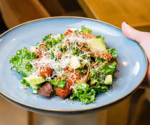 Ensalada César: dónde probar versiones originales en restaurantes de Buenos Aires Ensalada César: dónde probar versiones originales en restaurantes de Buenos Aires
