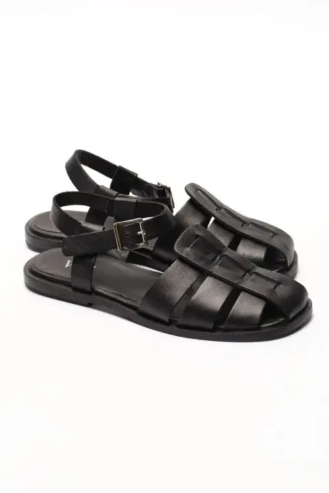 Foto de unas sandalias cangrejeras. Foto de unas sandalias cangrejeras.