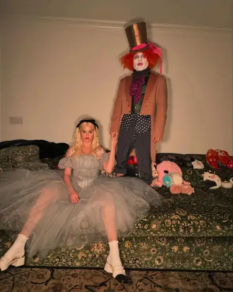 Selena Gomez y Benny Blanco disfrazados por Halloween Selena Gomez y Benny Blanco disfrazados por Halloween