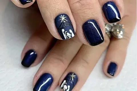 Una versión totalmente distintas, pero muy bella también: azul, blanco e imágenes de la Virgen y el Niño Jesús Una versión totalmente distintas, pero muy bella también: azul, blanco e imágenes de la Virgen y el Niño Jesús