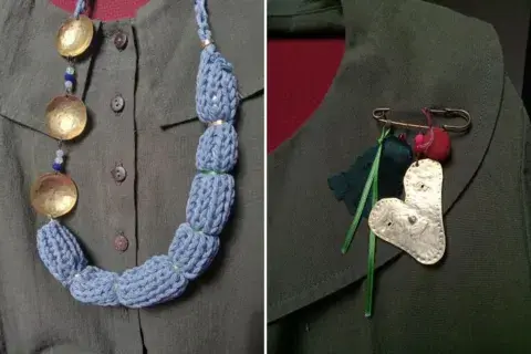 Textiles y joyería se alían en estas piezas súper personales que podés aprender a hacer en el jam de tejido del Chassa. Textiles y joyería se alían en estas piezas súper personales que podés aprender a hacer en el jam de tejido del Chassa.