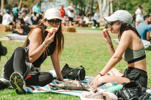 Mercado Fusión tiene eje en la experiencia gourmet y la conjuga con distintas iniciativas culturales. Mercado Fusión tiene eje en la experiencia gourmet y la conjuga con distintas iniciativas culturales.