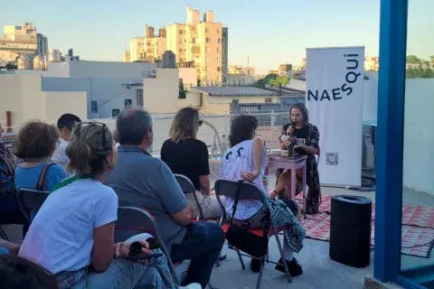 Lecturas al atardecer en la terraza de Naesqui. Lecturas al atardecer en la terraza de Naesqui.