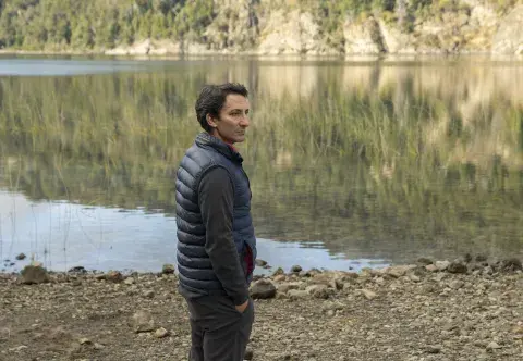 Juan Minujín en Atrapados, serie argentina de Netflix. Juan Minujín en Atrapados, serie argentina de Netflix.