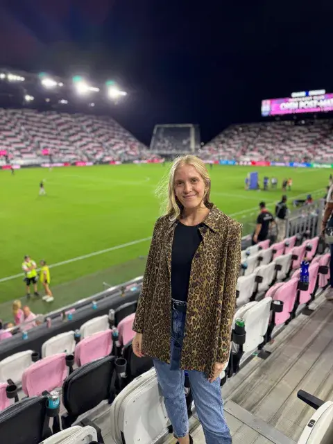 Victoria sigue los pasos del equipo de David Beckham Victoria sigue los pasos del equipo de David Beckham