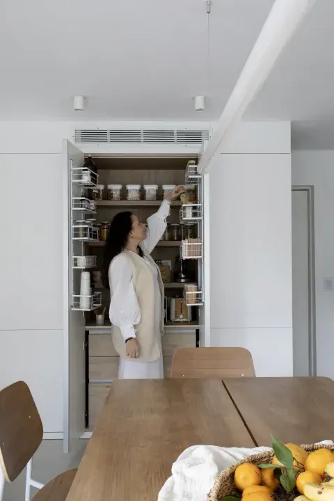 Siguiendo su expertise, cada rincón es aprovechado especialmente para mantener el orden en el hogar. Siguiendo su expertise, cada rincón es aprovechado especialmente para mantener el orden en el hogar.