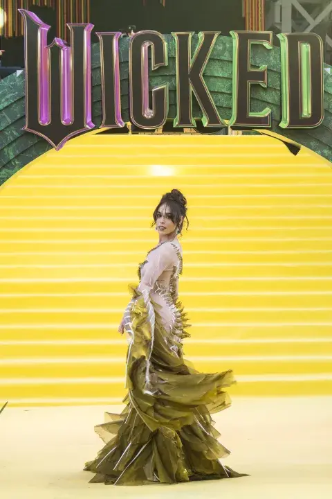 Danna Paola en la premiere de Wicked en México.