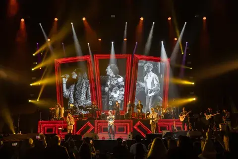 Diego Torres e invitados en el escenario de Movistar Arena Diego Torres e invitados en el escenario de Movistar Arena