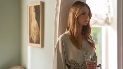 Imagen de Grace Van Patten en Dime más mentiras. Imagen de Grace Van Patten en Dime más mentiras.