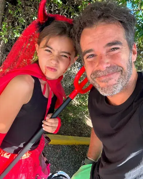 Nicolás Cabré con su hija Rufina disfrazada de diablita en Halloween 2024. Nicolás Cabré con su hija Rufina disfrazada de diablita en Halloween 2024.