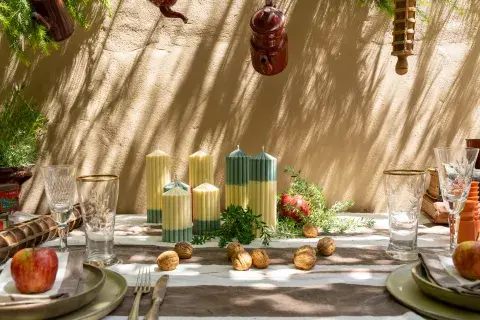 Esta mesa es un claro ejemplo de que lo nuevo y lo viejo combinan muy bien Esta mesa es un claro ejemplo de que lo nuevo y lo viejo combinan muy bien