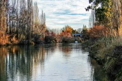 Es un pintoresco pueblo ubicado en el Valle del Chubut, en lo profundo del corazón de la Patagonia Es un pintoresco pueblo ubicado en el Valle del Chubut, en lo profundo del corazón de la Patagonia