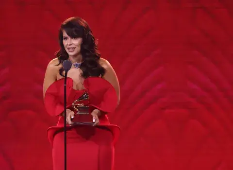 Nathy Peluso durante el discurso de aceptación a su Latin Grammy por Mejor Canción Alternativa. Nathy Peluso durante el discurso de aceptación a su Latin Grammy por Mejor Canción Alternativa.