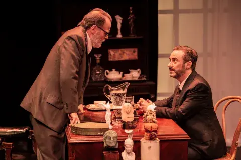Luis Machín y Javier Lorenzo en una escena de "Los últimos días de Freud" Luis Machín y Javier Lorenzo en una escena de "Los últimos días de Freud"