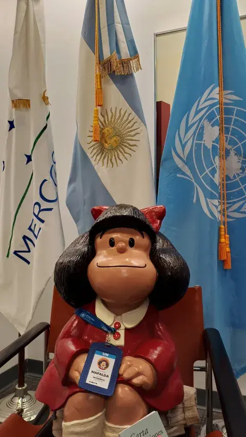 Mafalda, intérprete en la ONU. Mafalda, intérprete en la ONU.