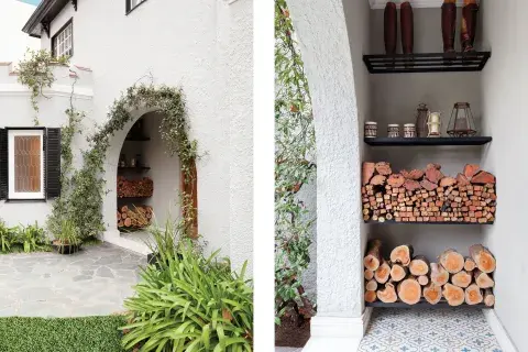 El leñero de hierre lo es todo y le da un plus a este espacio exterior que lo tiene todo conjugado: jazmín, arco de medio punto y franja de calcáreos. El leñero de hierre lo es todo y le da un plus a este espacio exterior que lo tiene todo conjugado: jazmín, arco de medio punto y franja de calcáreos.