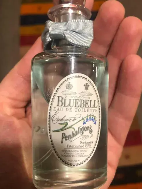 Esta fragancia que inspiró en su momento a la Princesa de Galés actualmente fue relanzada y se puede adquirir por una precio de 3,000 pesos mexicanos Esta fragancia que inspiró en su momento a la Princesa de Galés actualmente fue relanzada y se puede adquirir por una precio de 3,000 pesos mexicanos