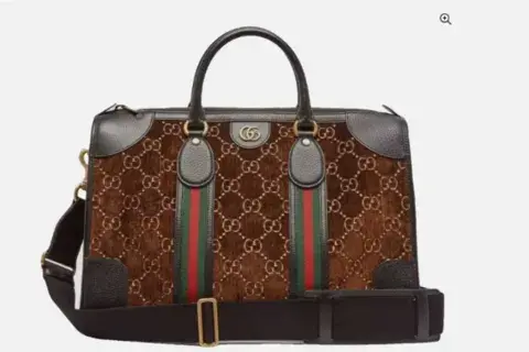 El bolso Boston de Gucci cuesta 2.350 euros, según la página de ebay El bolso Boston de Gucci cuesta 2.350 euros, según la página de ebay