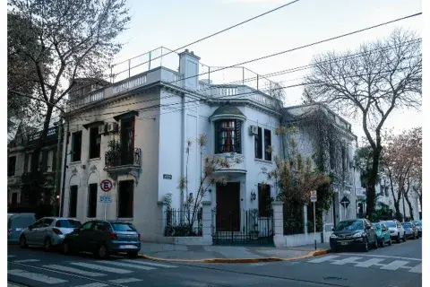 Su arquitectura, sus calles soñadas y sus grandes arboledas te transportan al típico barrio inglés Su arquitectura, sus calles soñadas y sus grandes arboledas te transportan al típico barrio inglés