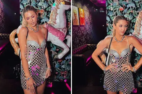 La influencer compartió en sus redes sociales un look en color plata con incrustaciones de cristales a lo largo de todo el vestido La influencer compartió en sus redes sociales un look en color plata con incrustaciones de cristales a lo largo de todo el vestido