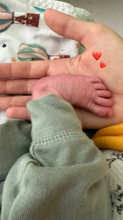 Sucede que la actriz hizo una publicación en sus redes sociales en donde mostró, por primera vez, una foto del hijo que tuvo con su pareja, Andrés Gil Sucede que la actriz hizo una publicación en sus redes sociales en donde mostró, por primera vez, una foto del hijo que tuvo con su pareja, Andrés Gil