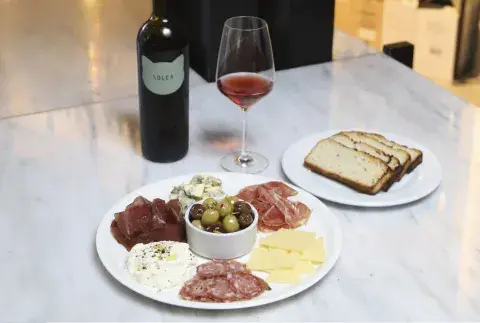 picada y vino picada y vino