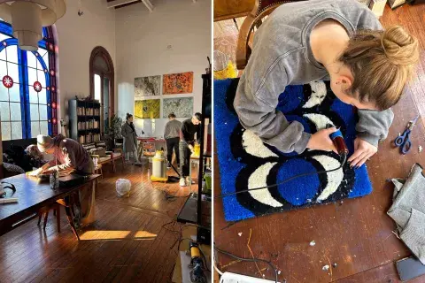 En el taller, cada quien trabaja un proyecto propio. En el taller, cada quien trabaja un proyecto propio.
