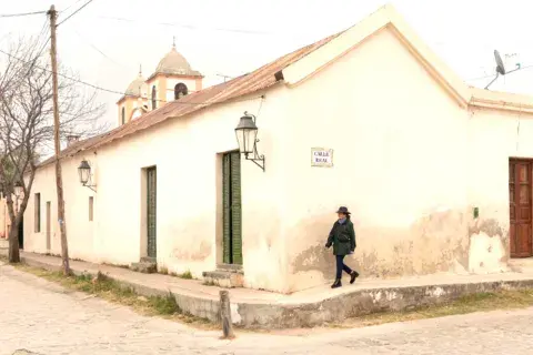 Villa Tulumba, ubicada a 150 km al norte de Córdoba ciudad en la pintoresca región de las Sierras Chicas, es vivo testimonio de la historia colonial de Argentina Villa Tulumba, ubicada a 150 km al norte de Córdoba ciudad en la pintoresca región de las Sierras Chicas, es vivo testimonio de la historia colonial de Argentina