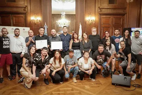 Foto de cuando "Voces, tiempo, verdad", libro de la organización "No nos cuenten Cromañon", fue declarado de interés cultural en la legislatura de CABA. Foto de cuando "Voces, tiempo, verdad", libro de la organización "No nos cuenten Cromañon", fue declarado de interés cultural en la legislatura de CABA.
