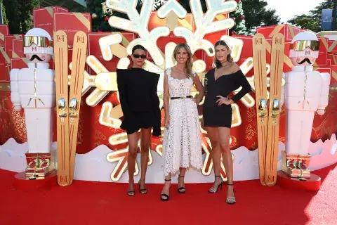 Valentina Zenere, Mariana Fabbiani y Mery del Cerro en el encendido del árbol navideño de Carolina Herrera. Valentina Zenere, Mariana Fabbiani y Mery del Cerro en el encendido del árbol navideño de Carolina Herrera.
